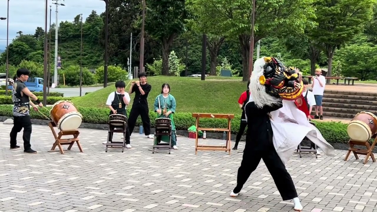 山形県村山市東沢バラ公園　　　　　　　　　　オープニングイベント　　　　　　　　　　　　村山産業高校又新連　　　　　　　　　　　　むらやま徳内ばやし演舞
