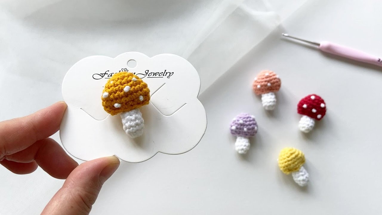 How to crochet a mushroom hair pin/can be made to be brooch too, so cute!/Easy crochet/DIY hair pin
