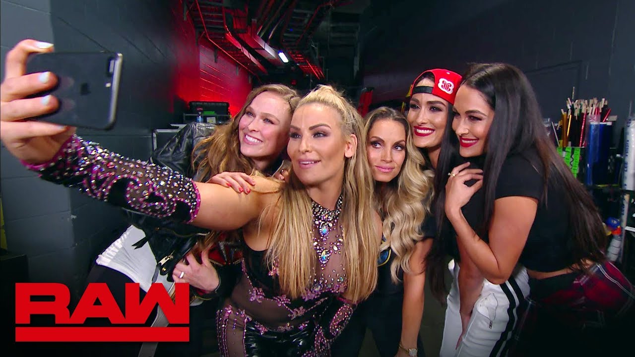 Близняшки Белла объявили, что будут участвовать в шоу Raw на следующей неделе: Raw, 27 августа 20...