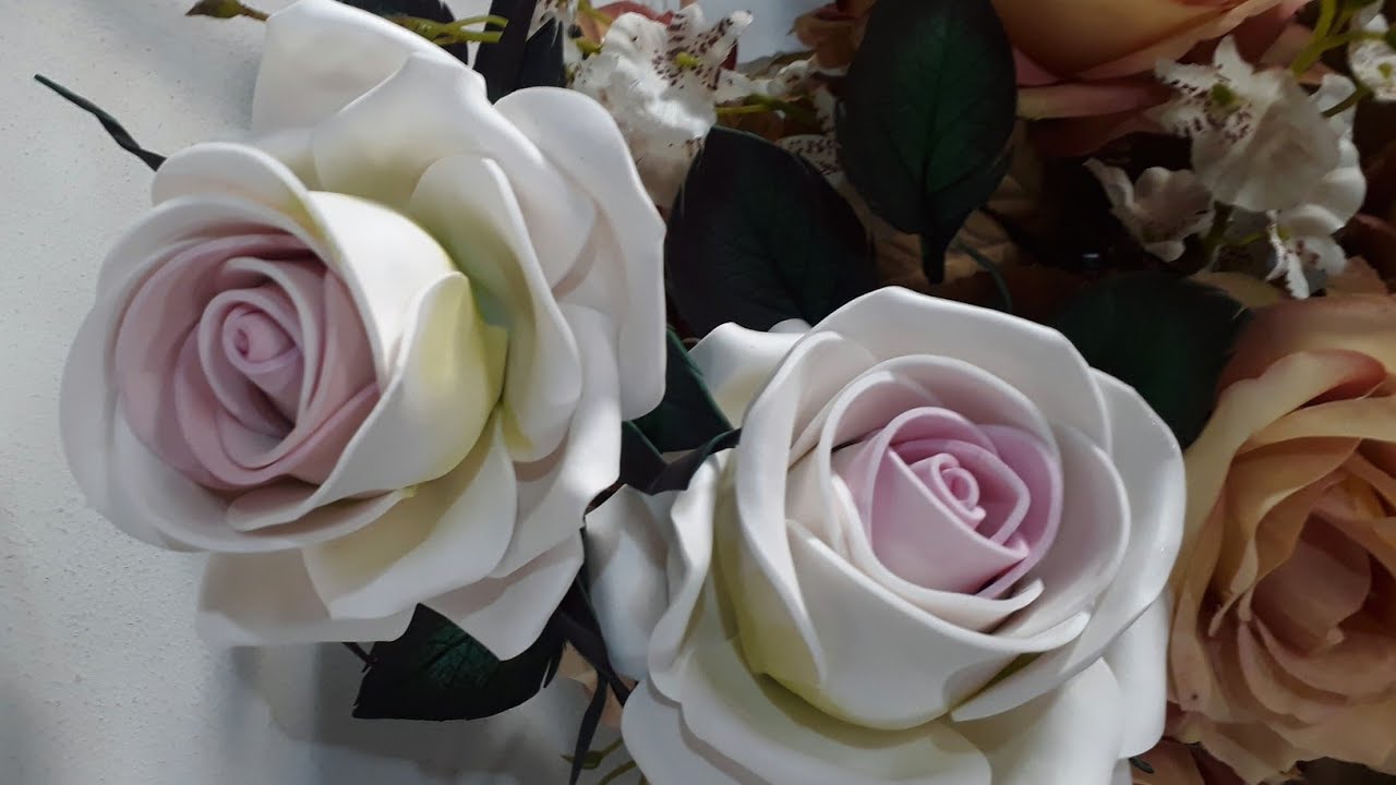 Rosa branca em e.v.a sem frisadores!!
