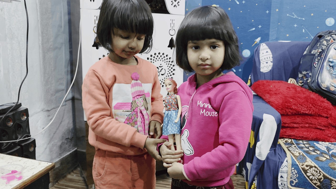 Aarna aur Kaju ke Saath Barbie Doll Play 🧸 | Cute Kids Playing Barbie 💕