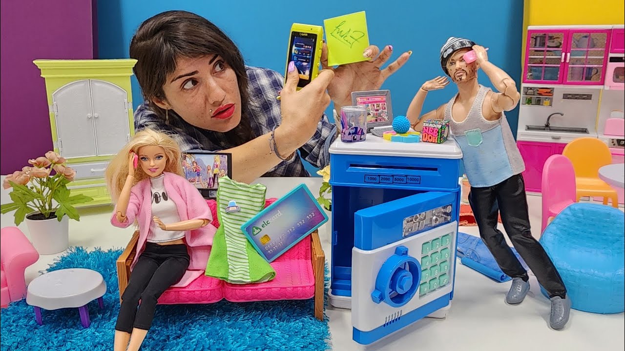 Ümit ile Barbie oyunları. Olamaaaz! Ümit ve Barbie telefonda dolandırılıyor. Barbie oyuncak videosu