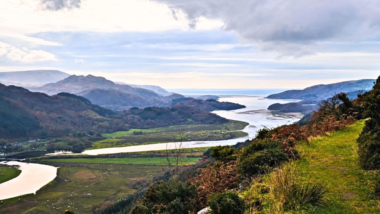 The New Precipice – Mountain Forest to Sea Views, Wales
