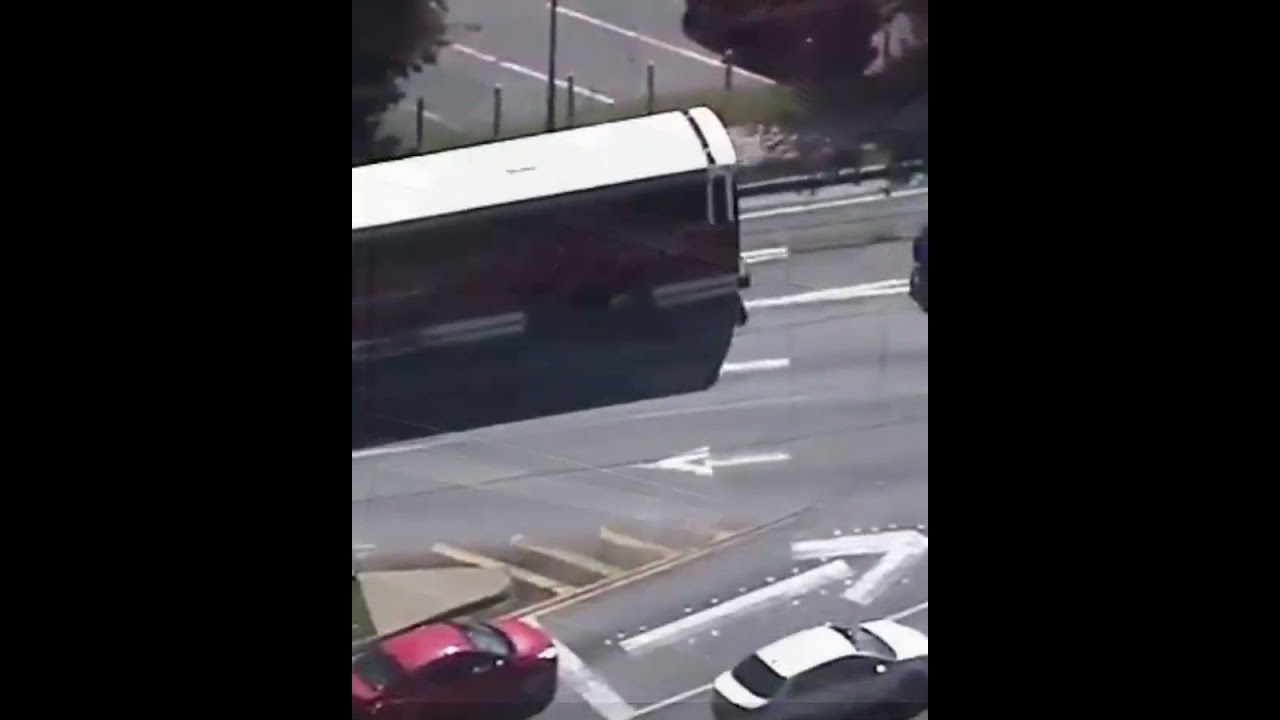 Bus Driver Refuses to Stop for Police #chase #intense #viral