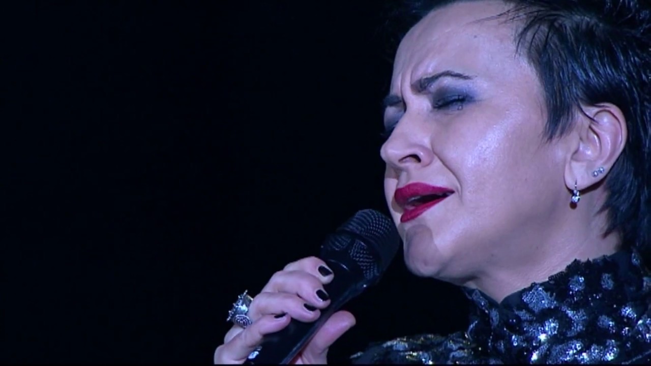 Amira Medunjanin - Kradem ti se u večeri / Sava Centar 2015
