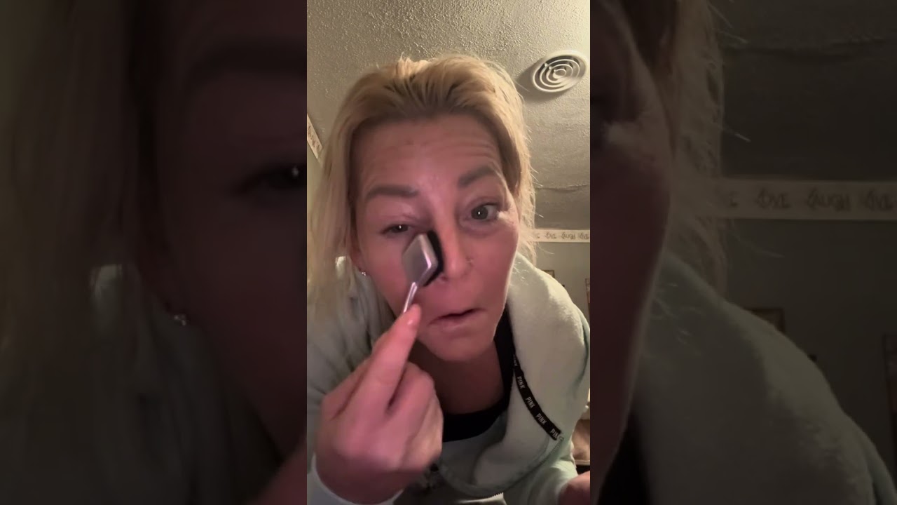 Doing my makeup (not exnoring daughter)