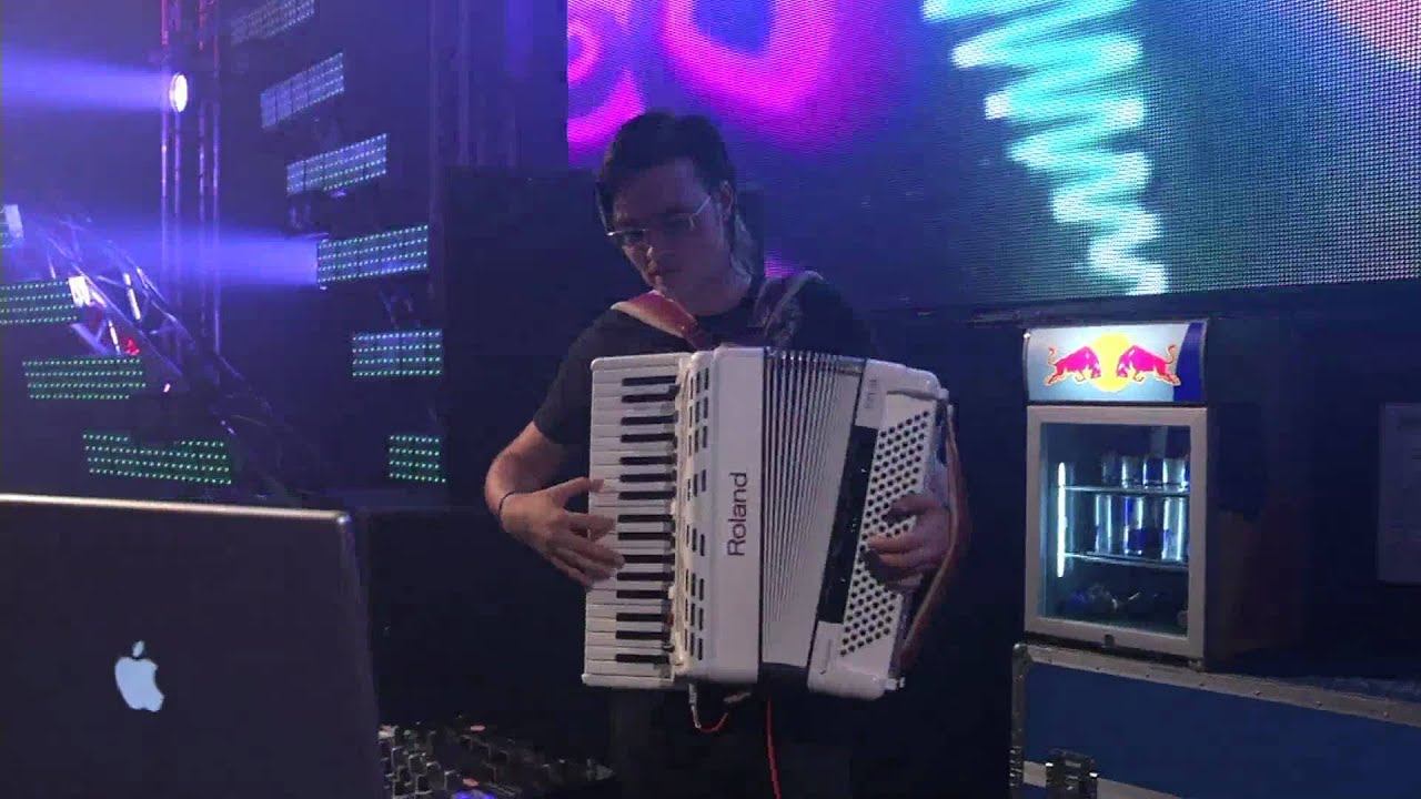 Eric Sneo @ Nature One 2010 Art of Live