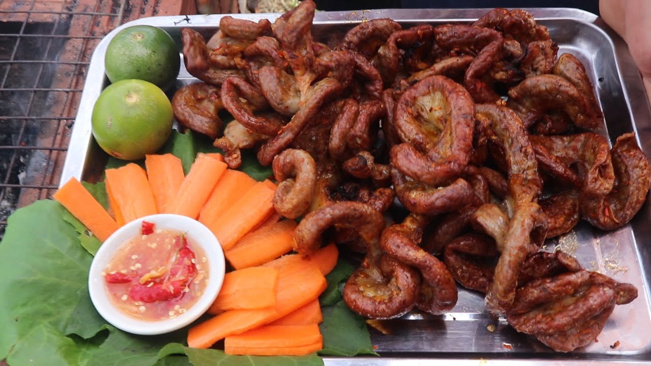 Grilled pork intestine with red piper