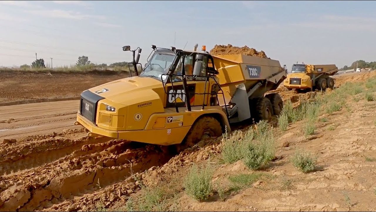 Cat 730C2 dumper in extreme