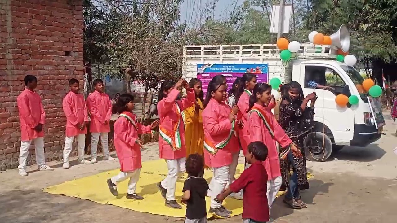 Uttar Pradesh Mau Deithan school ke bacche 26 January ko dance karte huye like and subscribe 