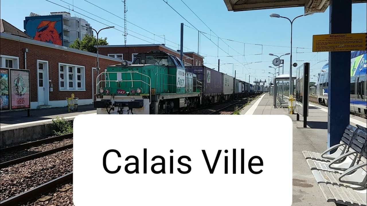 Treinen op station Gare de Calais-Ville 13-08-2022. Trains à la Gare de Calais-Ville, French trains