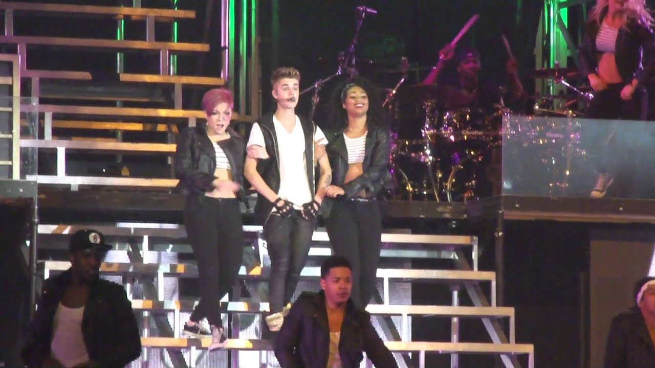 Justin Bieber - Pittsburgh Believe Tour 2012 - Out of Town Girl