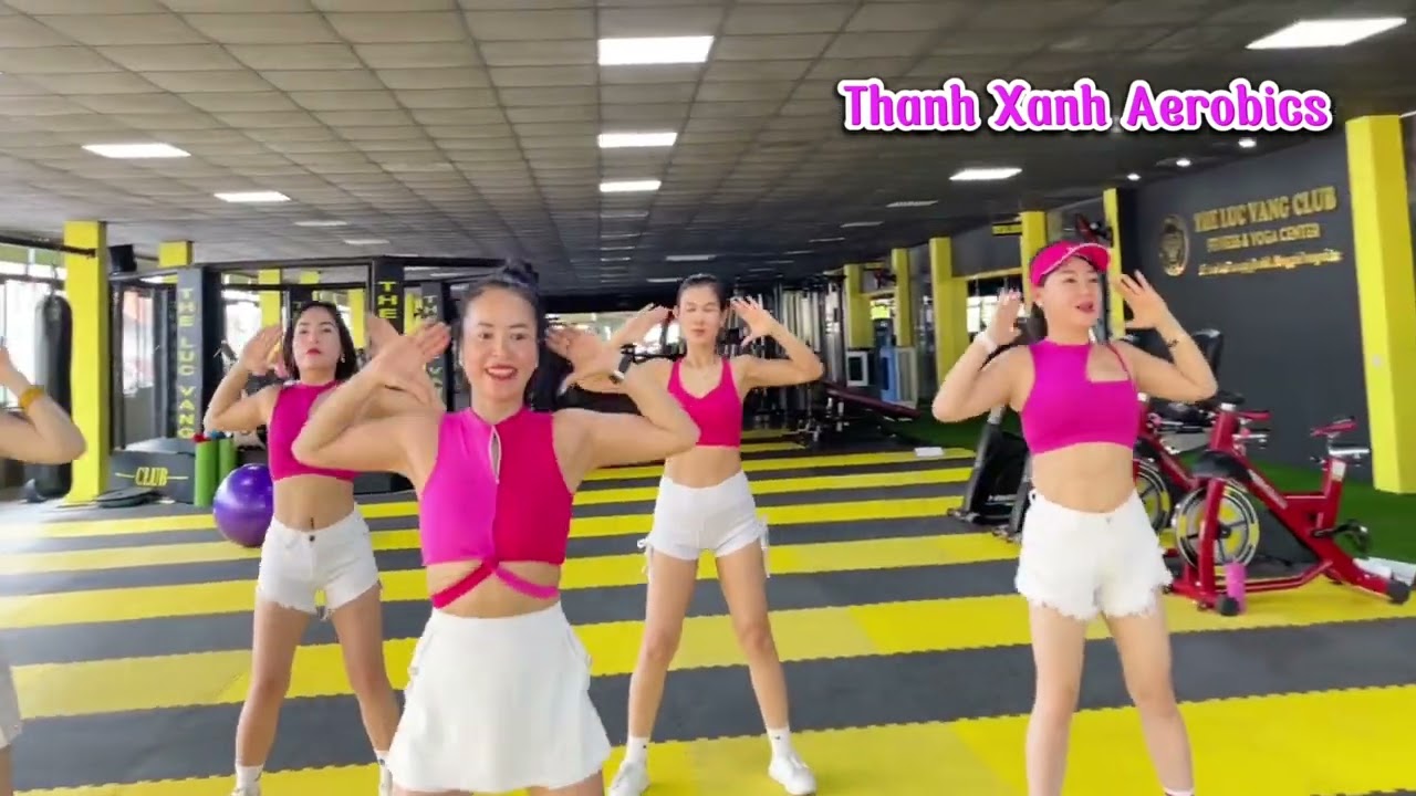 HOA CỎ LAU BẢN GIẬT BỤNG. THANH XANH AEROBICS