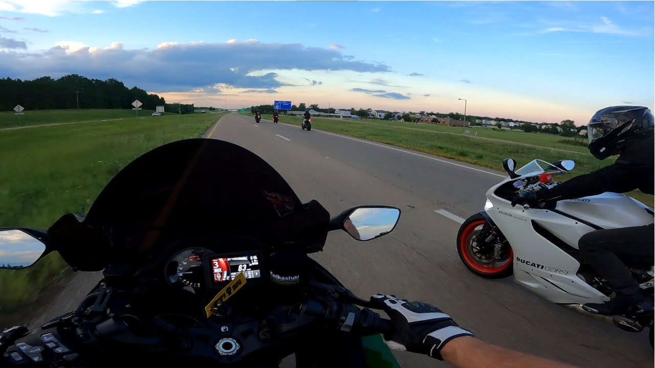 Ninja H2 SX SE+ vs Ducati Panigale 899