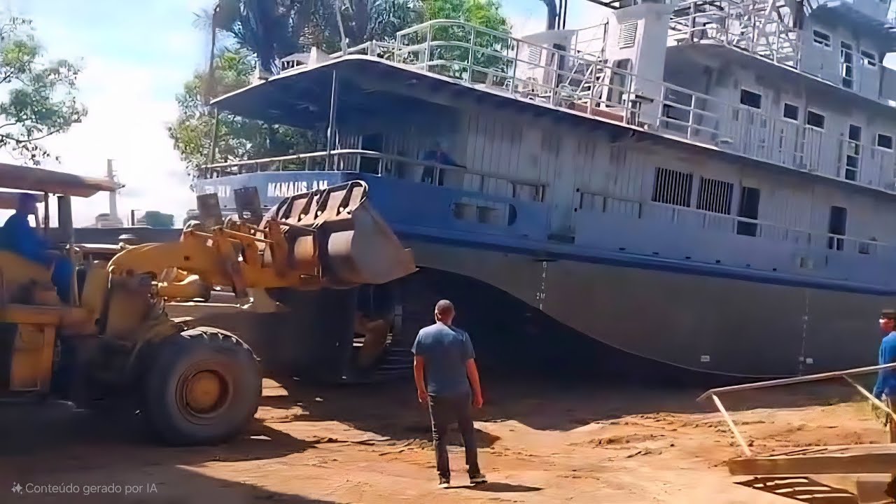EMPURRADOR SAINDO ESTALEIRO! INDÚSTRIA NAVAL AMAZÔNICA.