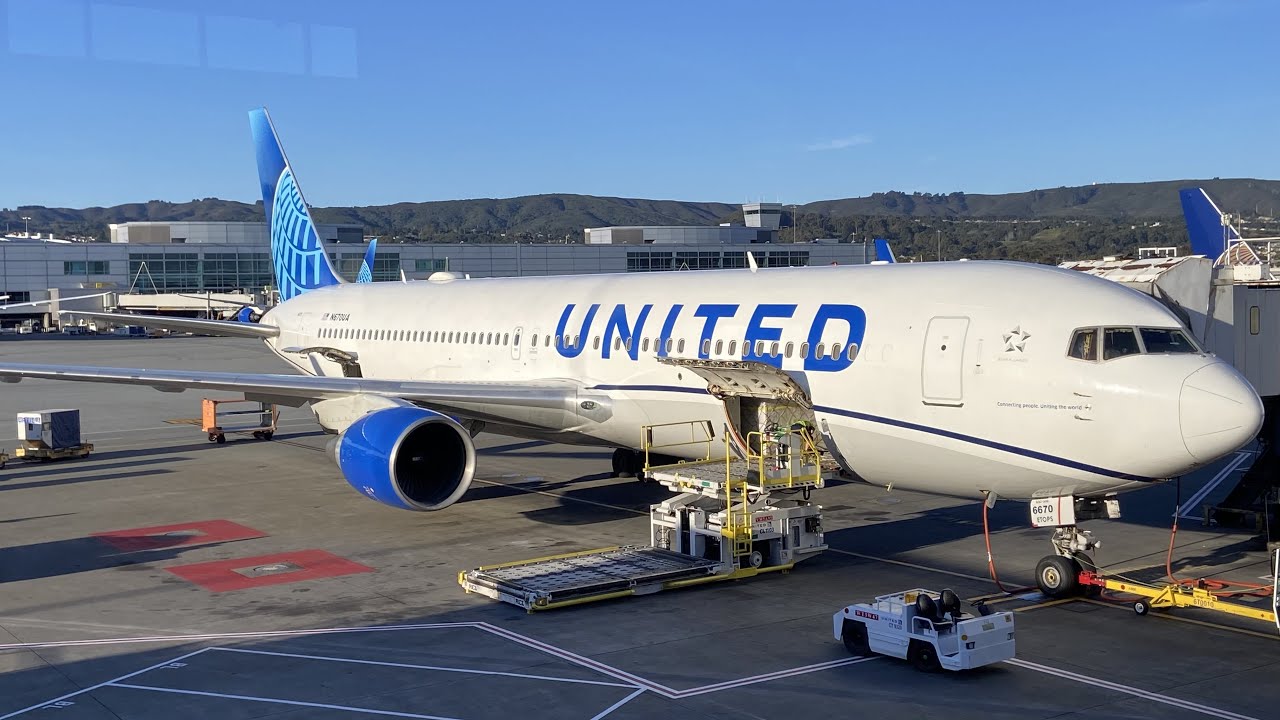 United Airlines Boeing 767-300ER Premium Plus Full Flight | San Francisco (SFO)~Washington DC (IAD)