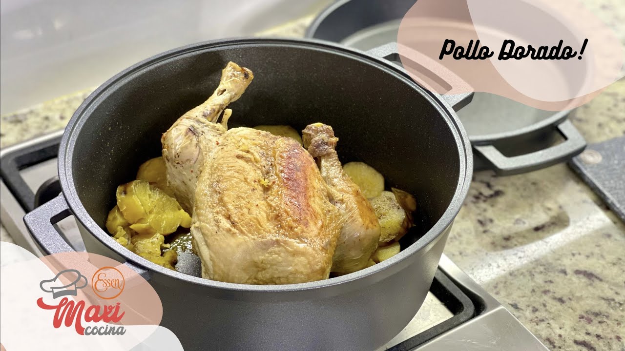 Pollo al horno en la Essen - pollo dorado con batatas en el set basico nuit essen