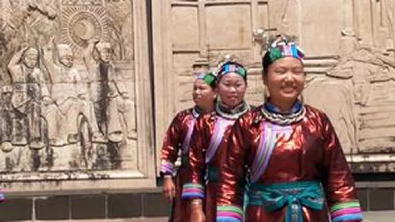 #军中绿花广场舞 #少数民族风情 #民族风穿搭 #八一广场