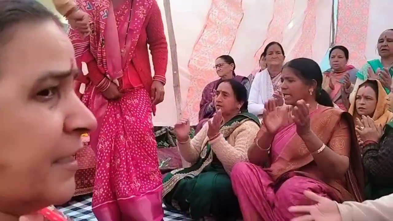 आज शादी के कीर्तन में खूब रौनक लगी