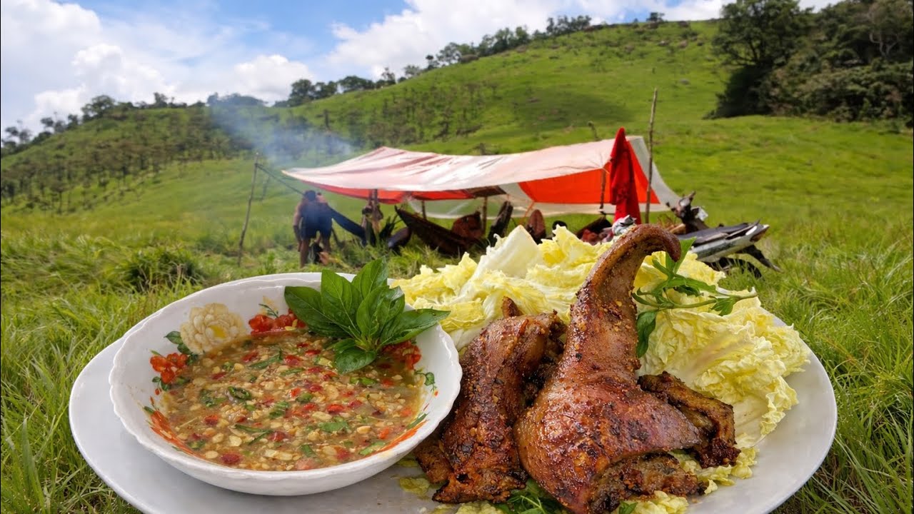 ត្រចៀកជ្រូកអាំងអំបិលម្ទេស ឆ្ងាញ់ក្រអូប ងាយធ្វើនៅផ្ទះ | Grilled Pork Ear Recipe 