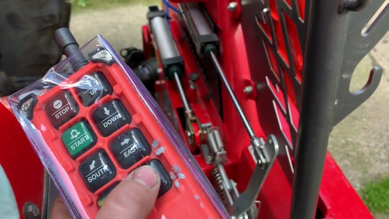 Zetor 6245 + Čeln&iacute; nakladač Intertech 1600 + navij&aacute;k Krpan 4.5E s d&aacute;lkov&yacute;m ovl&aacute;d&aacute;n&iacute;m