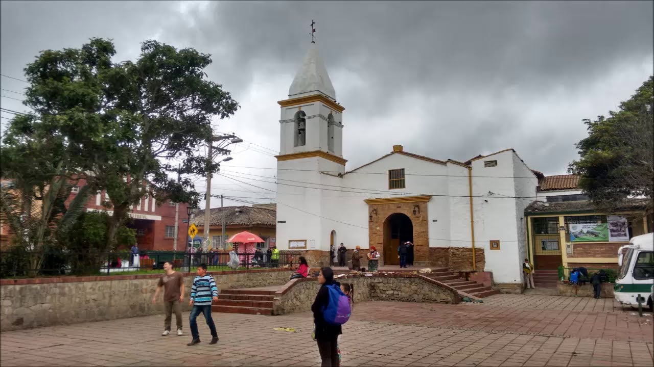 6 Llegando al pueblito de Usme, Bogotá - Colombia. Tour en moto
