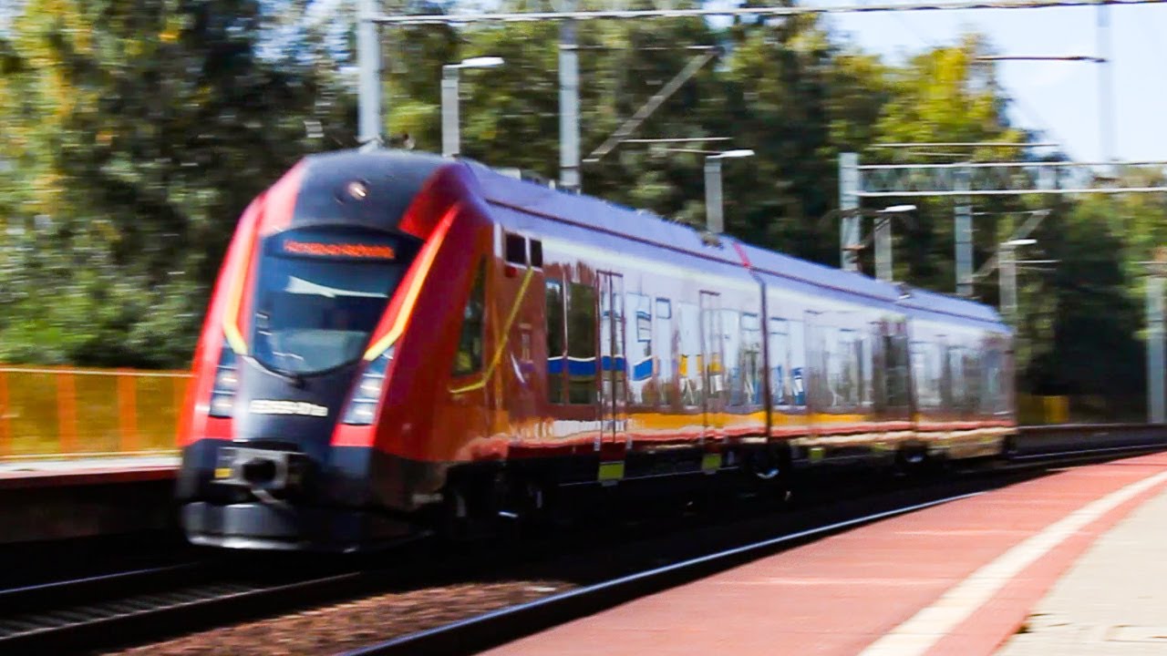 Pesa Acatus ED59 przelatuje przez Bedoń (Rp1)