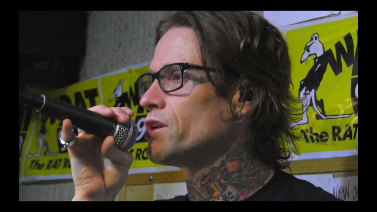 Buckcherry Performing 