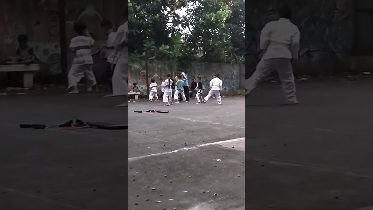 Belajar karate 