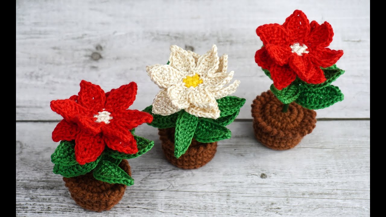 MINI FLOR DE NOCHEBUENA REALIZADA CON GANCHILLO