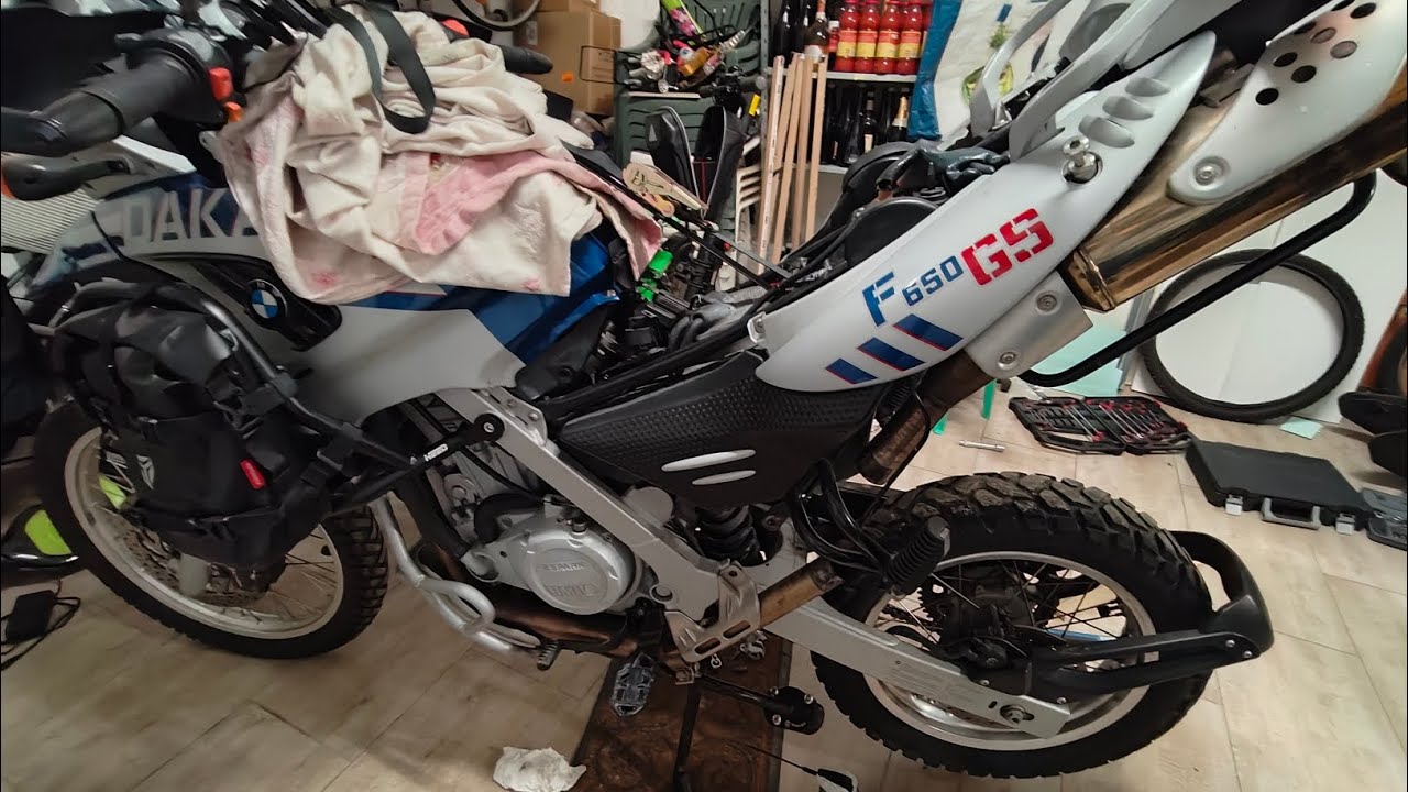 Smontaggio ammortizzatore BMW F650GS Rear shock absorber disassembly