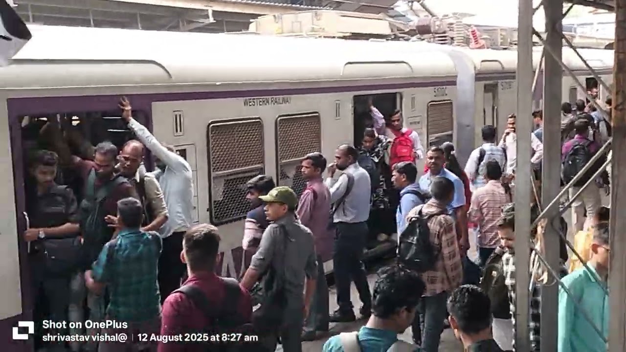 #2025shorts #train #nallasopara morning time going to office So very crowd 