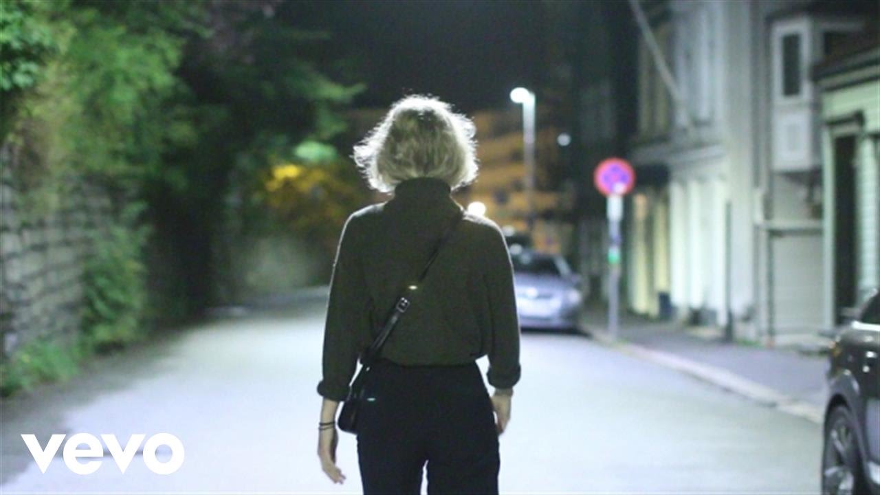 Sl&oslash;tface - Bright Lights