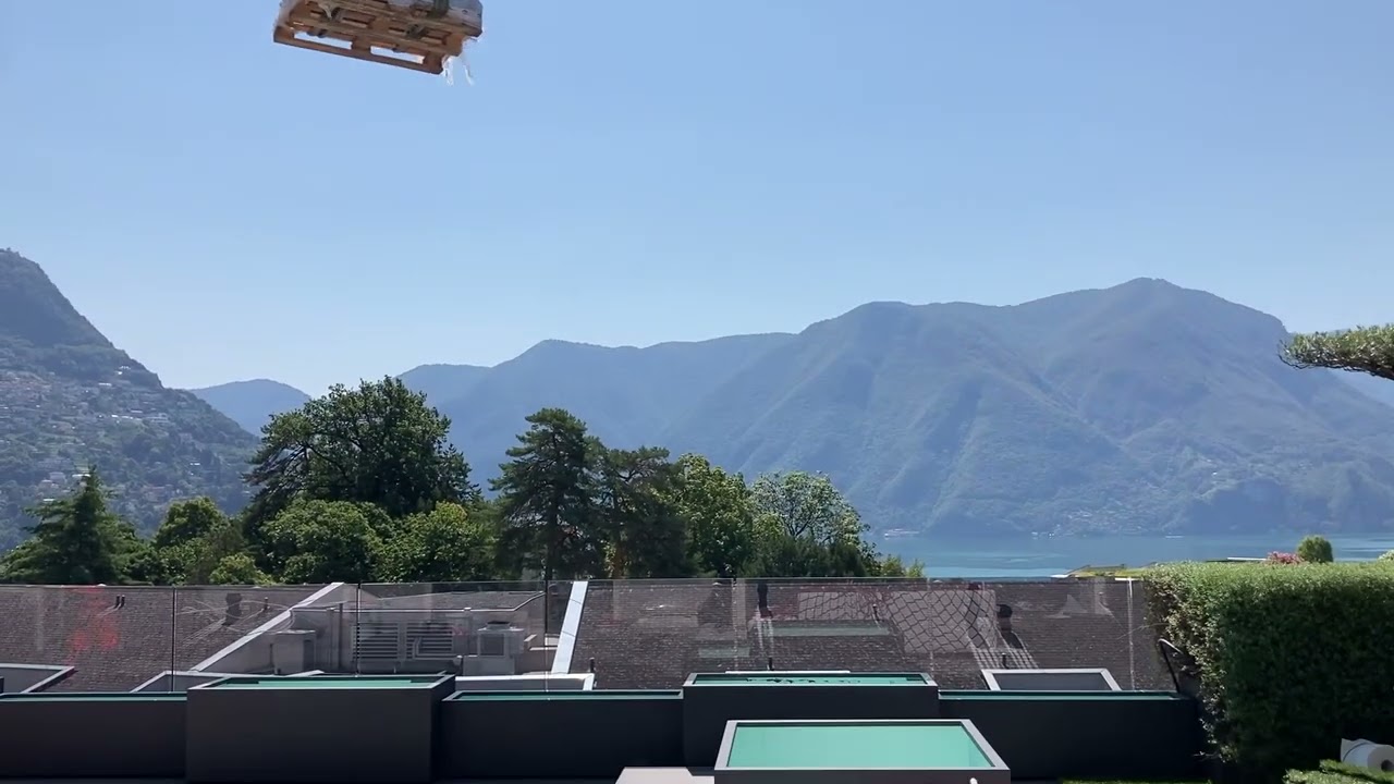 Arrivo piscina su terrazzo a Lugano.