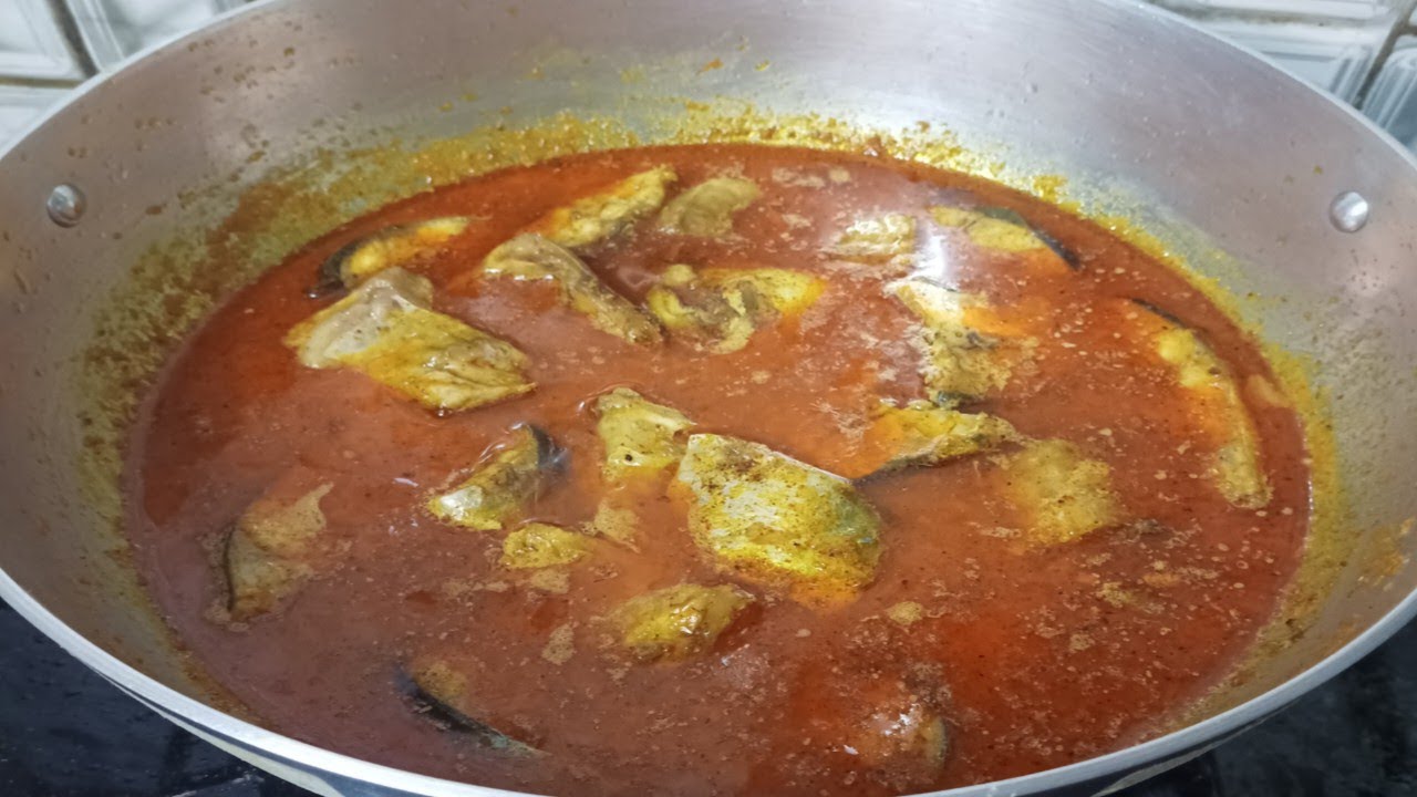 Easy And Delicious Fish Curry Recipe | Fish Curry | Machli Ka Salan | by Cook With Nazia 
