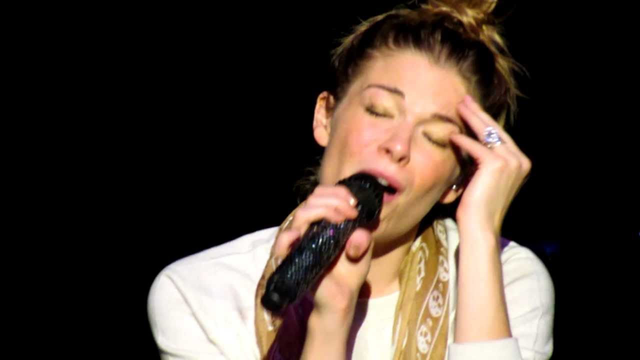 LeAnn Rimes singing 