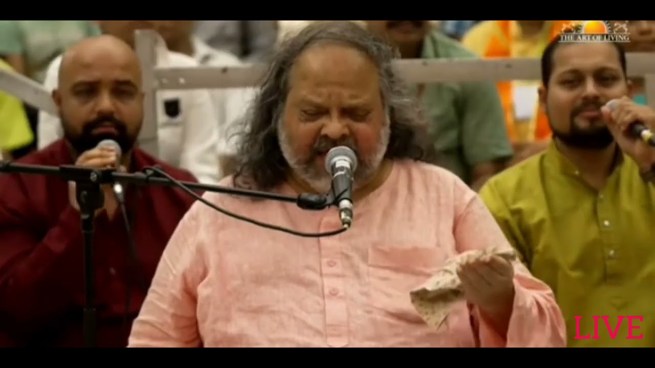 UGRAM VEERAM... A BHAJAN ON LORD SRI NARASIMHA BY SRINIVASA IN THE DIVIN PRESENCE OF SRI SRI GURUDEV
