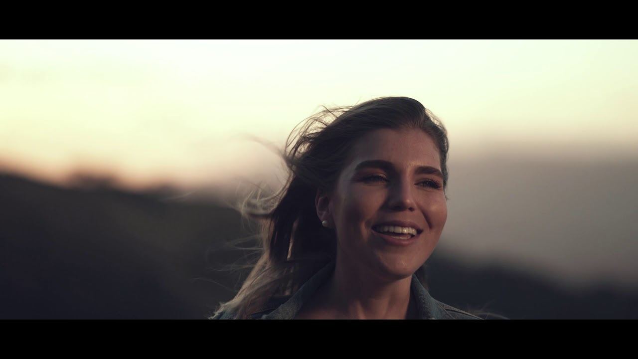 A mi lado coraz&oacute;n - Majo Le&oacute;n(V&iacute;deo Oficial)