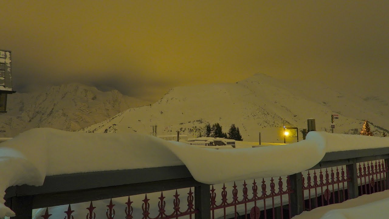 Nuit à la belle étoile de neige au sommet du Mont Joux   1950m