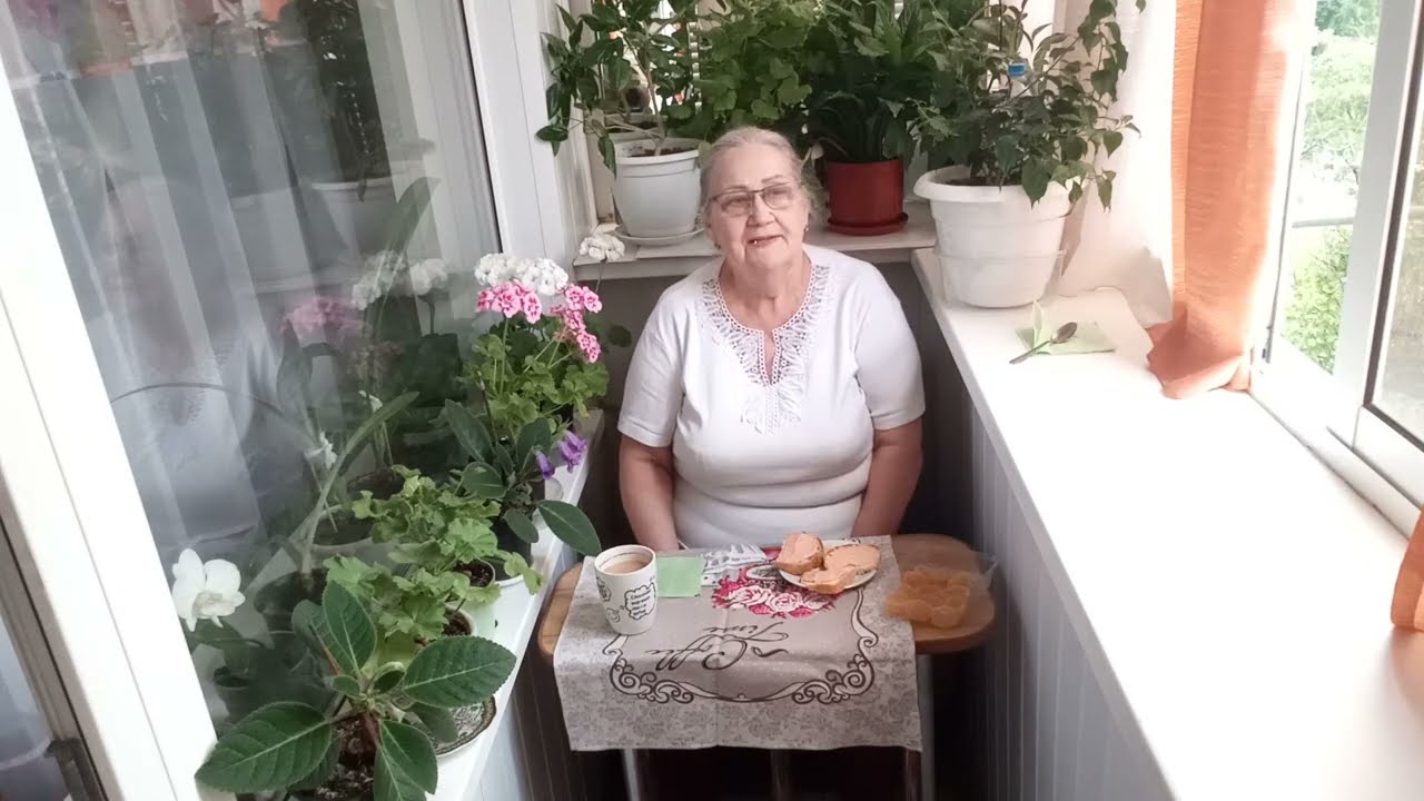Пью кофе / На балконе/ Слушаю пение птиц
