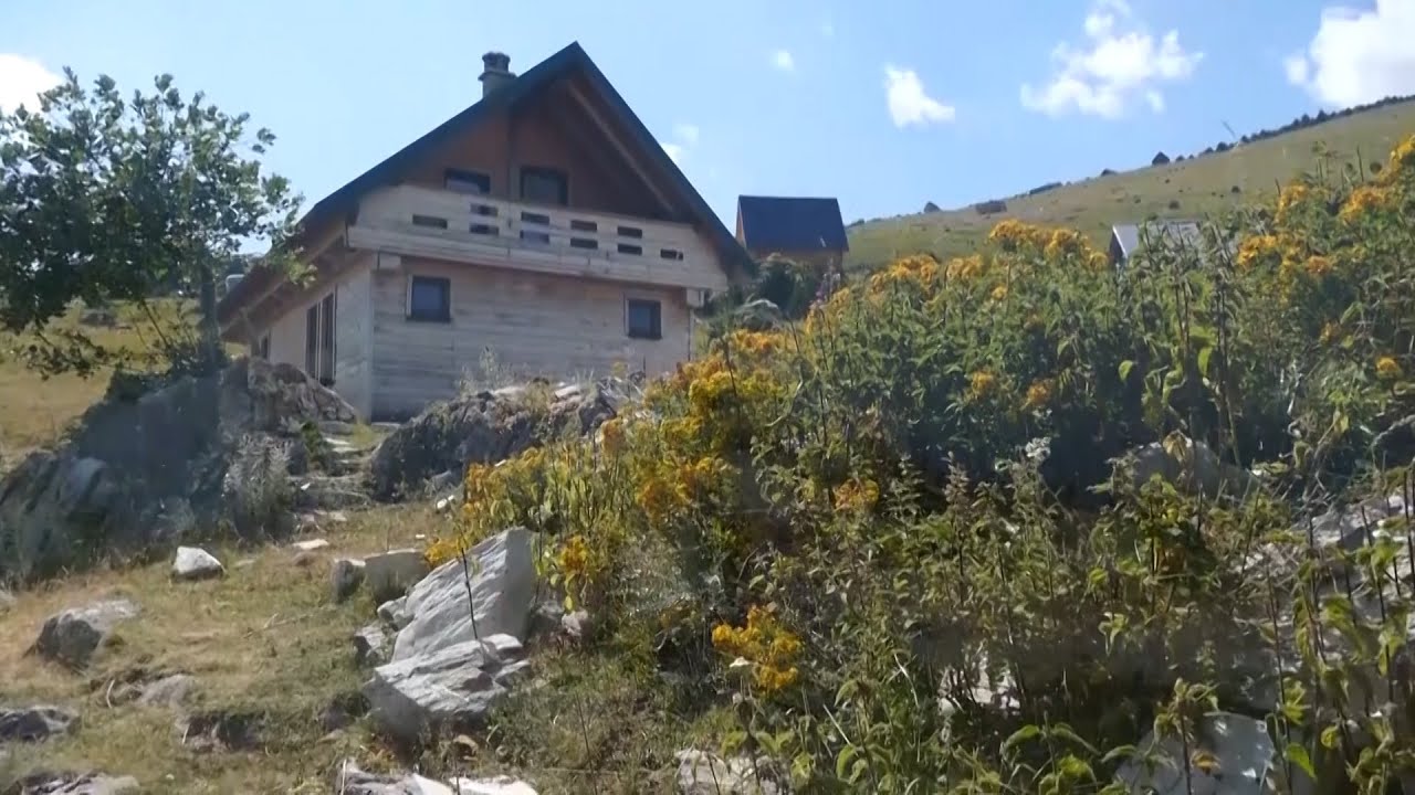 RIKTHIMI NË TËBANË - Reportazh