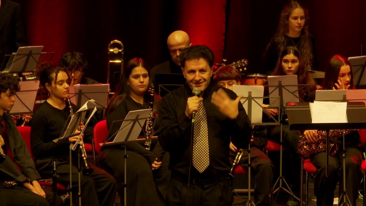 Orquestra Ligeira  do Conservatório Regional de Palmela, direcção Prof. José Condinho