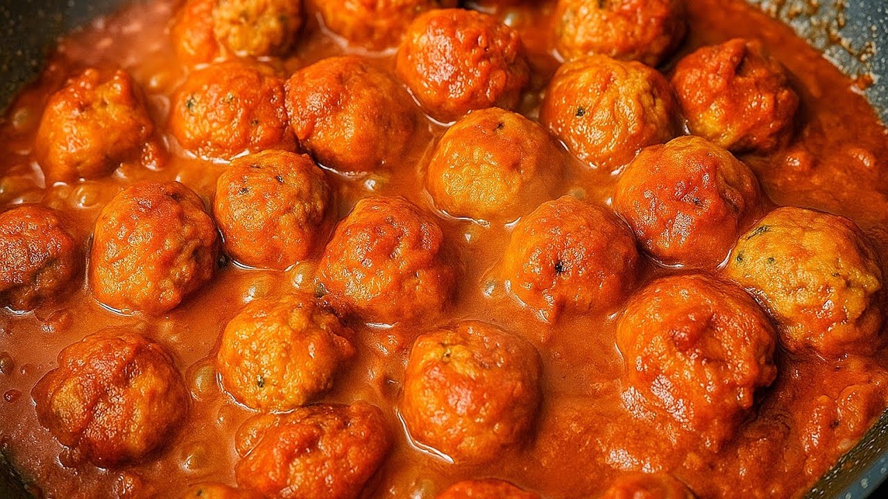 Juicy Meatballs in Rich Tomato Sauce – So Easy, So Good!