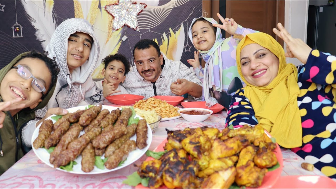 تحدي اكل /ع سفره رمضان ع2ك كفته الحاتي و2 فرخه و مكرونه ا طليانو وانا مش قصدي حاجه ع اللي انتم فهمته