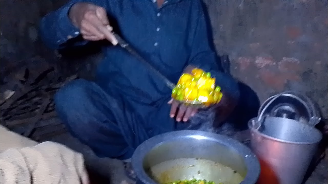 آلو مٹر کا مزیدار شوربہ: پہلے بھونائ، پھر پکDelicious Potato and Peas Curry Sautéed FirstThen Cooked