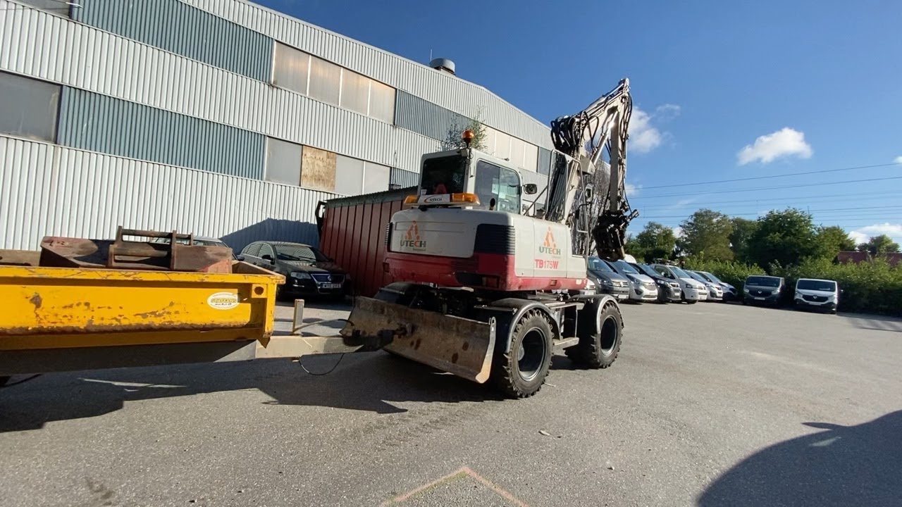 Köp Grävmaskin Takeuchi TB175W med tillbehör och kärra på Klaravik