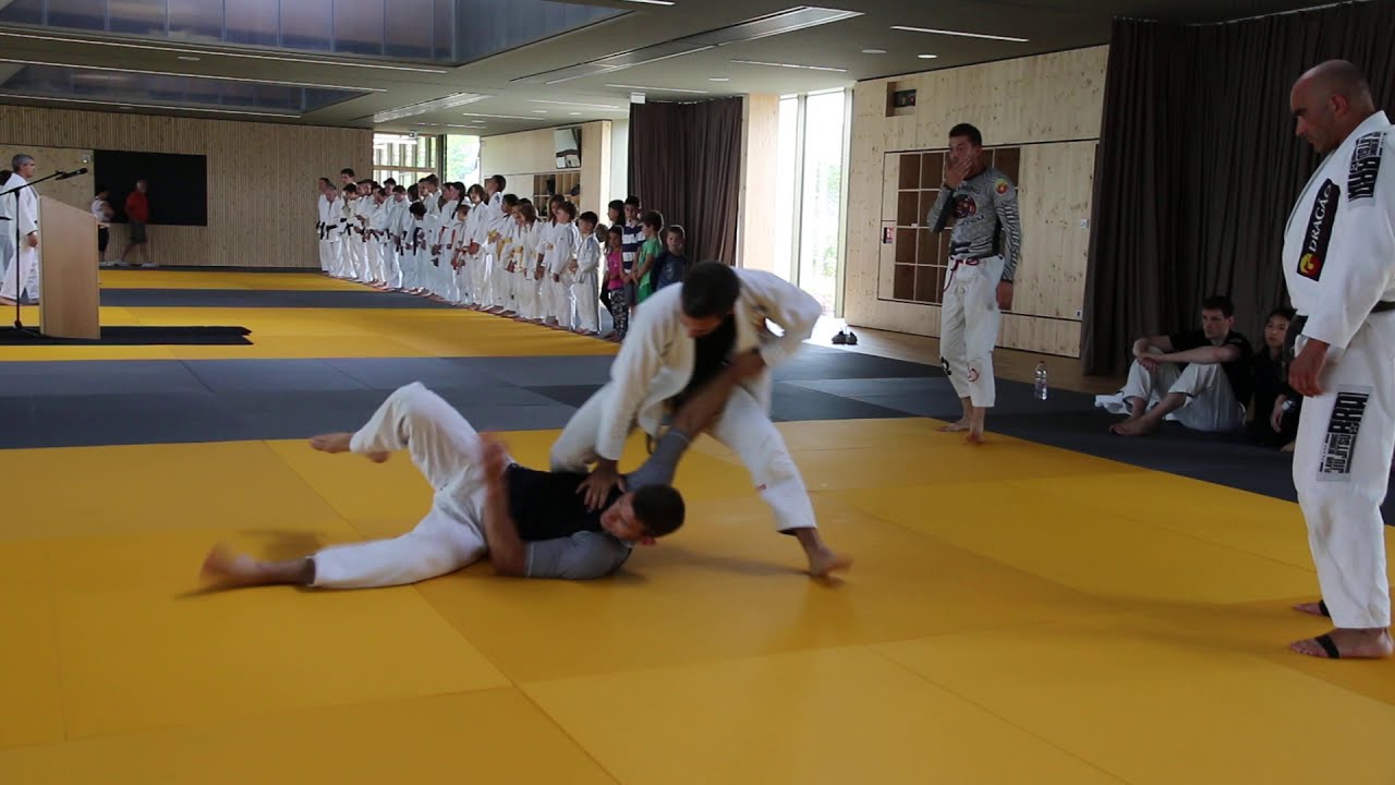 Self defense demo : 5min free attacks