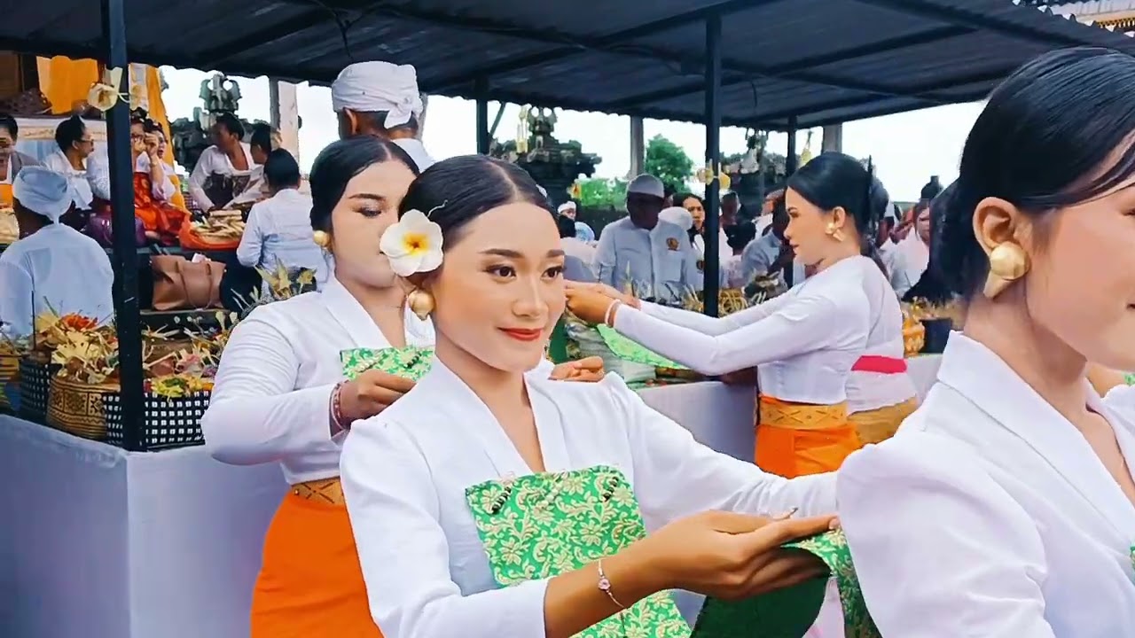 Nedunang Pralinggan Ida Bhatara Pura Catur Lawa Ratu Pasek Besakih (Pujawali Purnama Kawulu) 2026