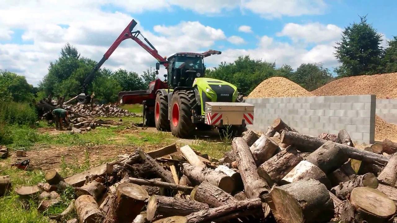Claas Xerion 4000 beim Holzschreddern und Fendt-Schlepper (724,714 und 308) beim Abfahren