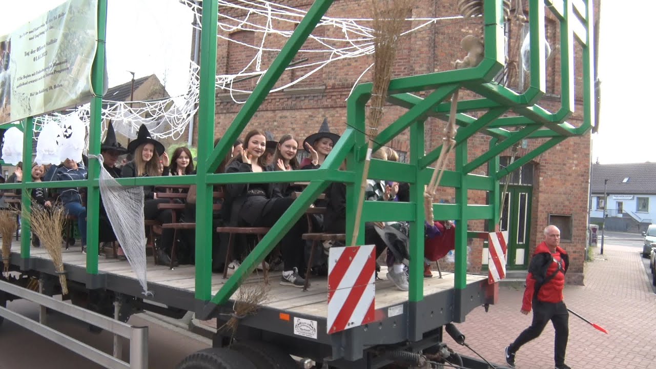 PUNKTum Helbraer Reitverein organisierte Walpurgisumzug